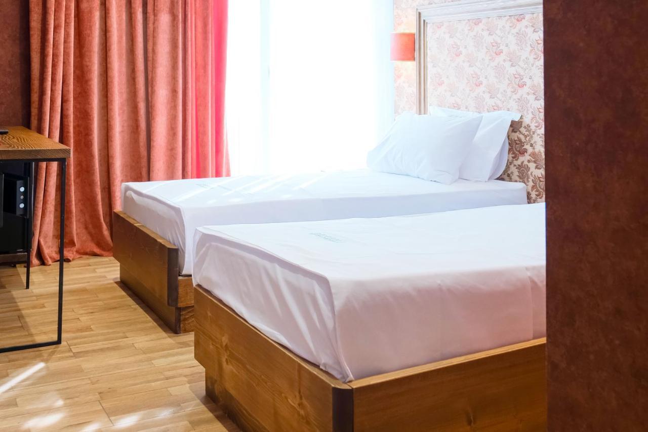 Ledina Hotel Orikum Bagian luar foto
