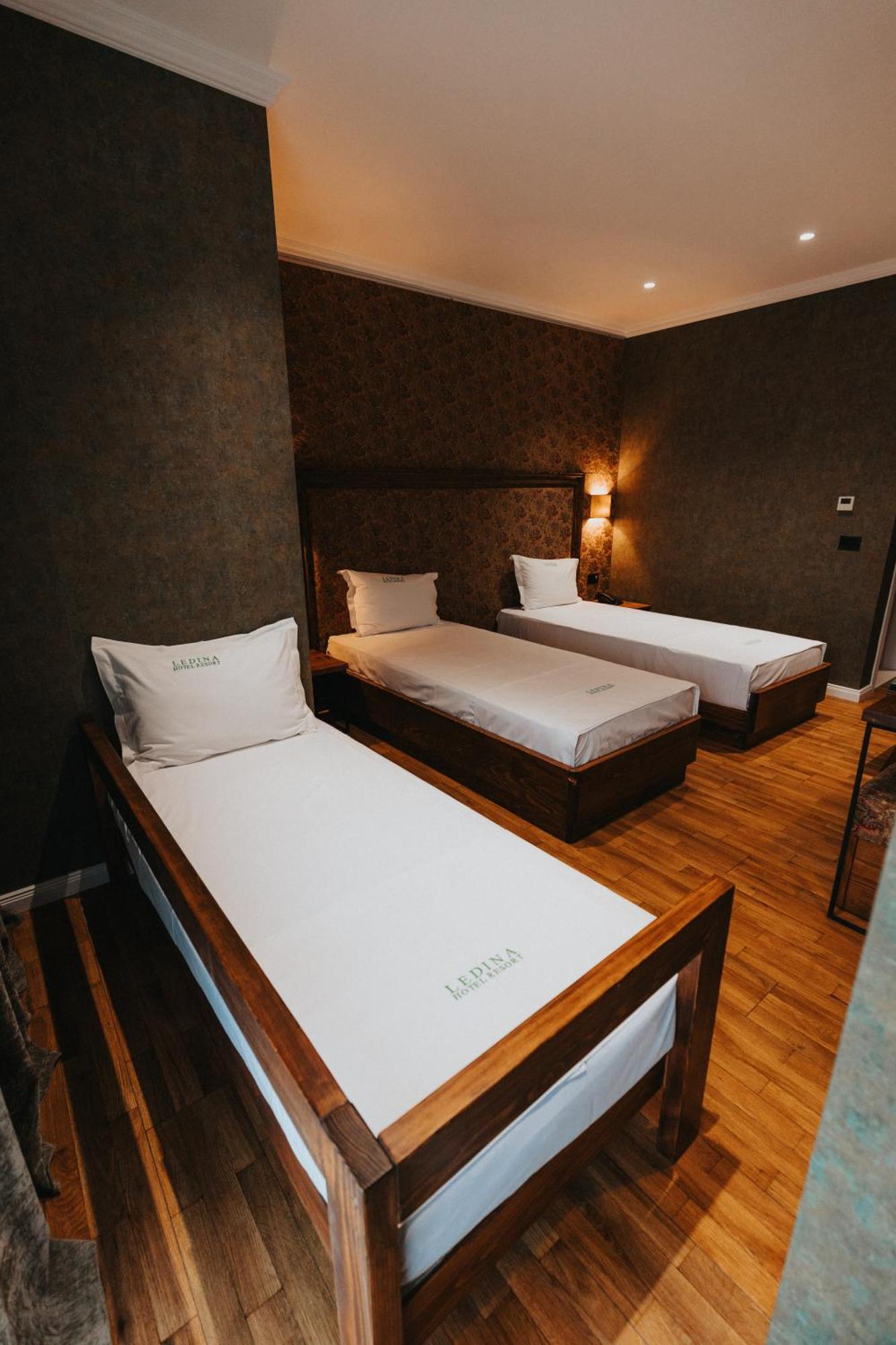 Ledina Hotel Orikum Bagian luar foto
